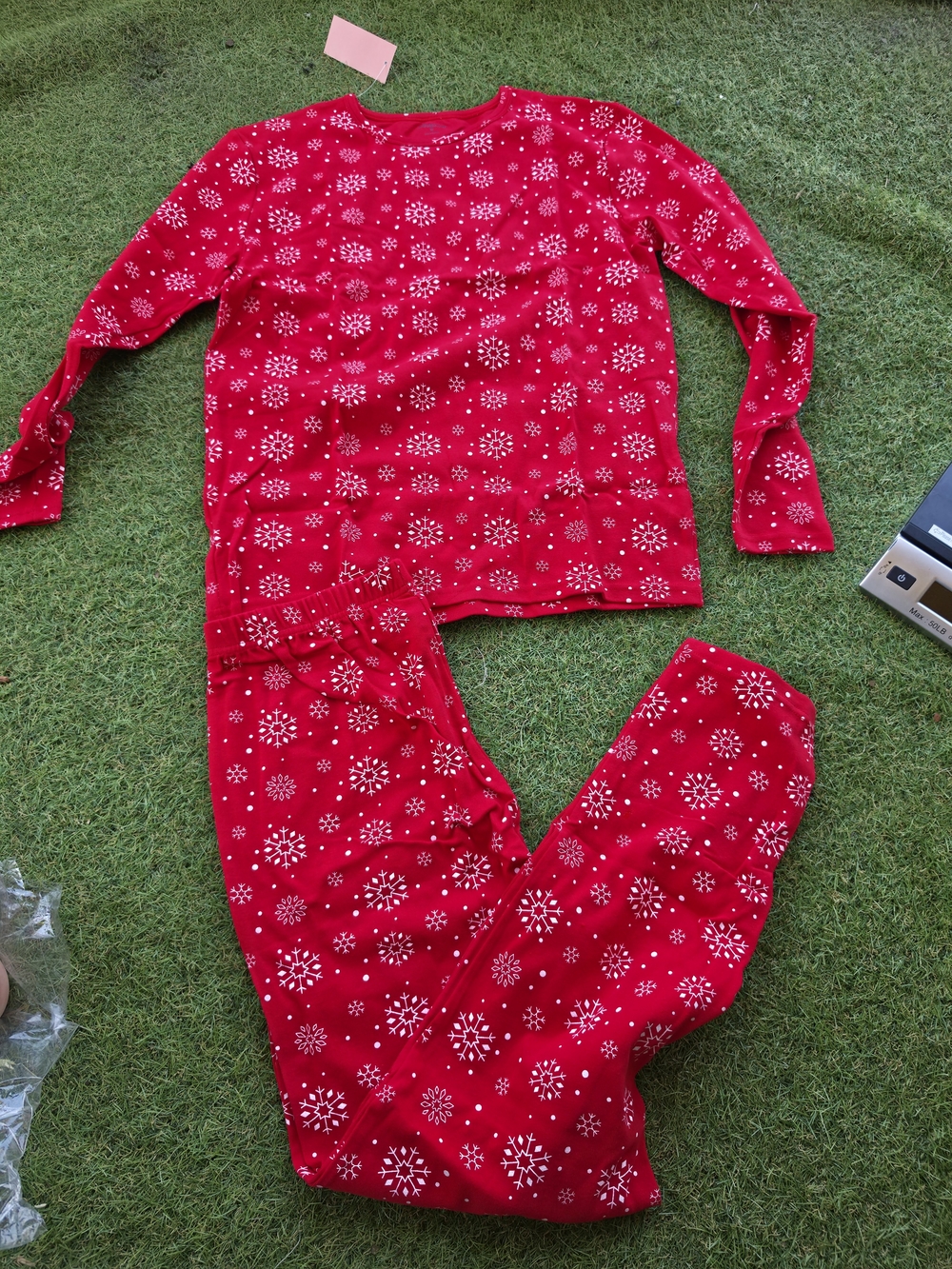 Universal  Red Snowflake Pajama Set - AVAUMA